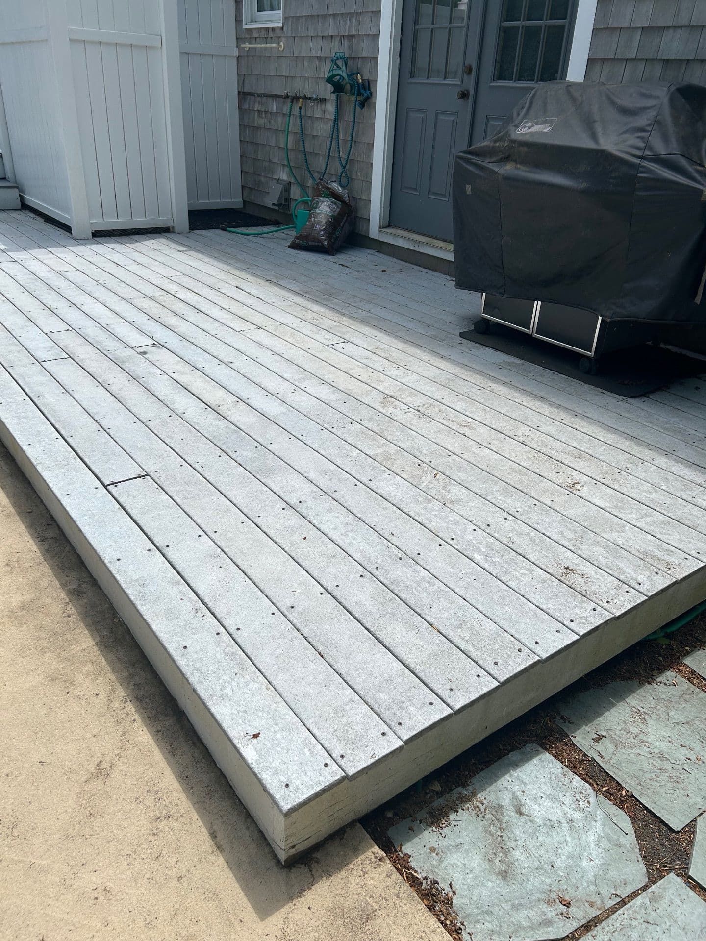 Gallery photos for Stunning Deck Rebuild with Enhanced Design: Image #2